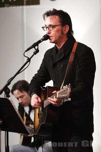 RICHARD HAWLEY - 2005-09-16 - PARIS - FNAC Montparnasse - 